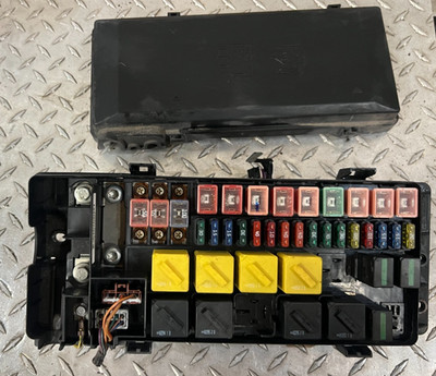 02-04 Land Rover Discovery Engine Bay Fuse Box Assembly YQE000310 FREE SHIP B20
