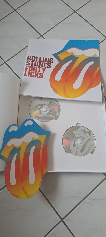 The Rolling Stones "Forty Licks" 2-CD - Box + Bildband + Mousepad (Zungenform) - Bild 2 von 4