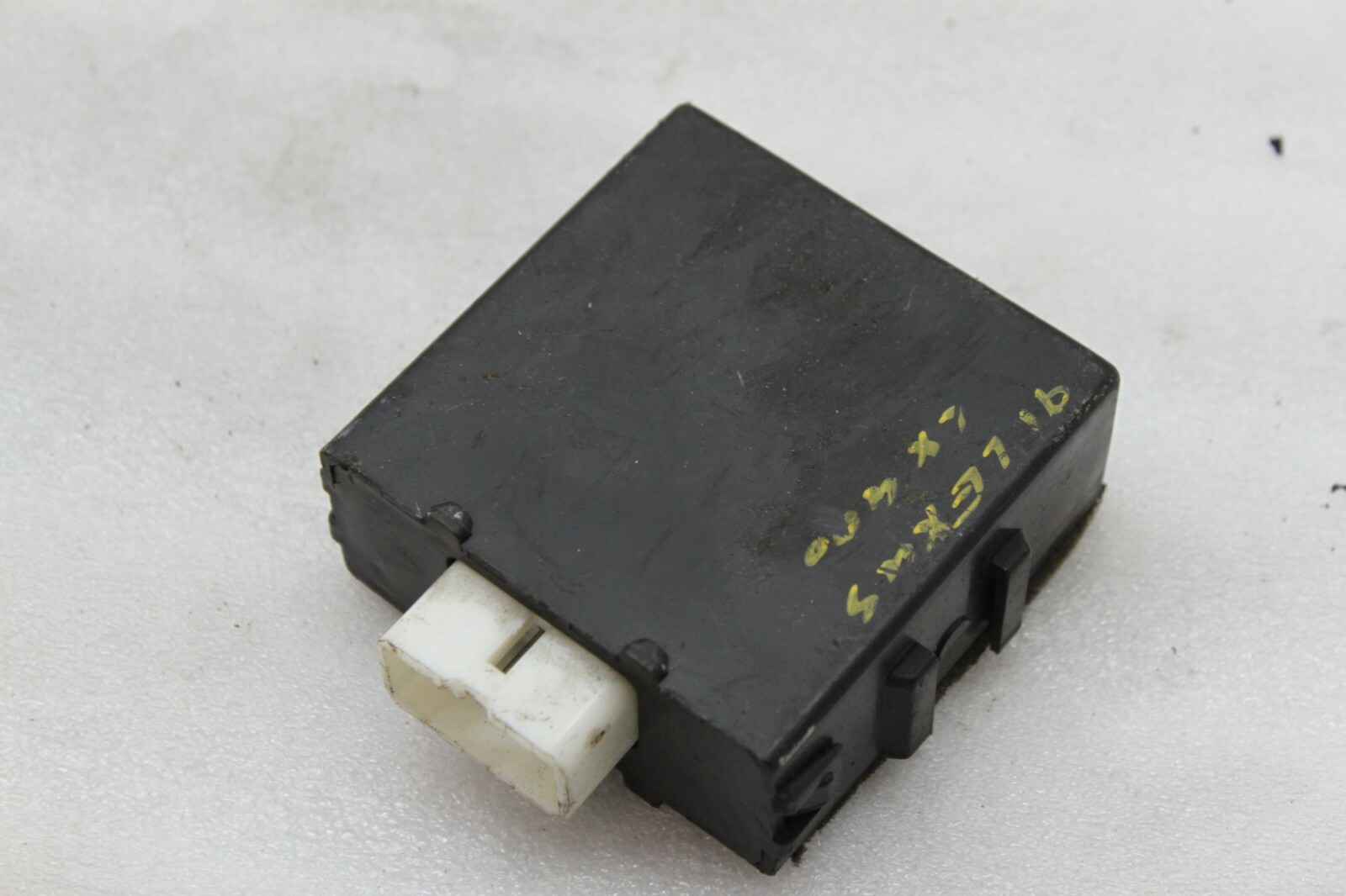 90 91 92 93 94 Lexus LS400 Seat Belt Warning Module Computer Unit B12