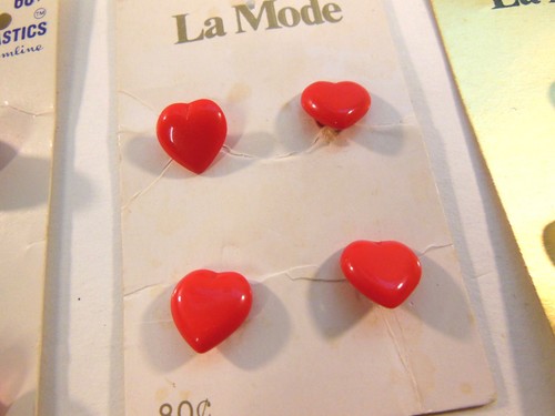 Vintage LA MODE, CLASSIC & FUNTASTICS Heart Buttons, Red, White and Blue, Nice - Picture 9 of 12