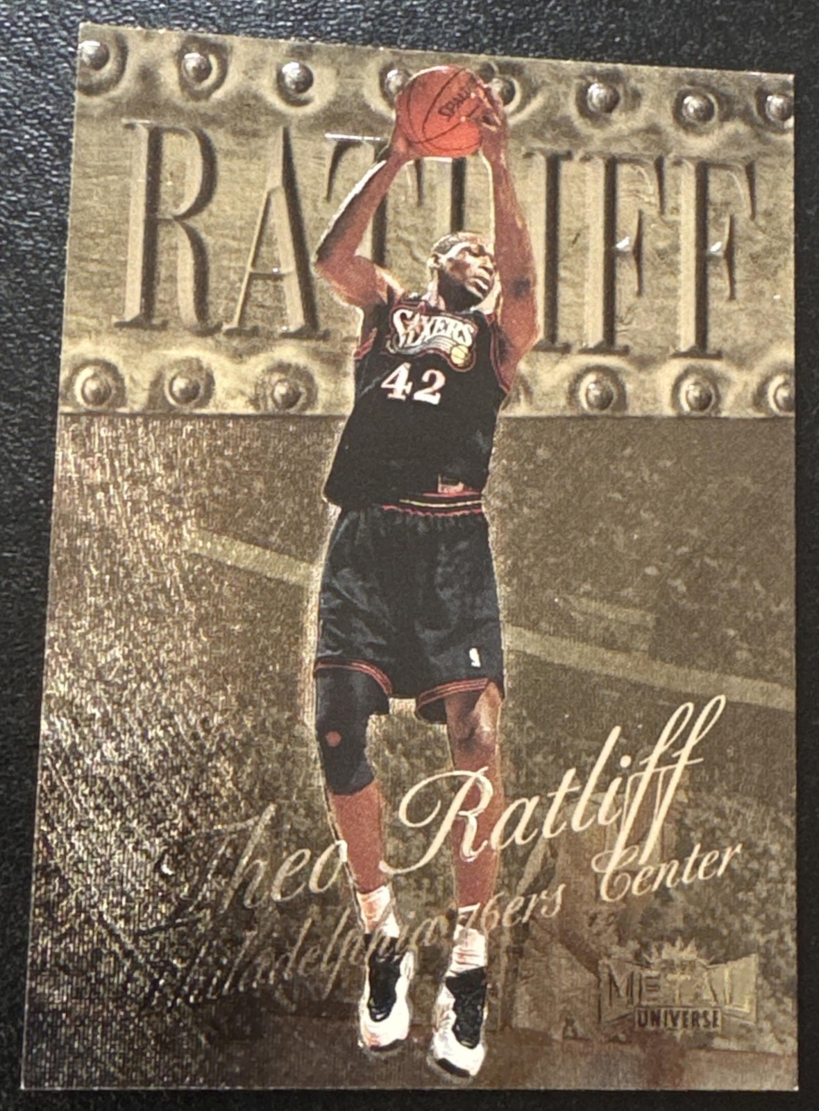 1998-99 Skybox Metal Universe Theo Ratliff #40 76ers