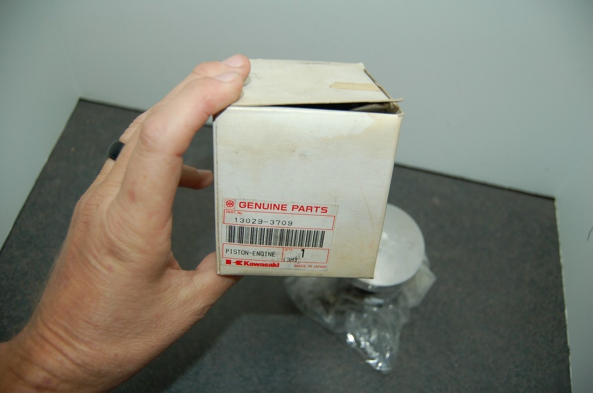 ご依頼品 希少 Kawasaki 13029-062 ピストン、その他まとめ NOS KAWASAKI 13029-3709 PISTON + 0.5MM OVER SIZED 1991-1996 JET