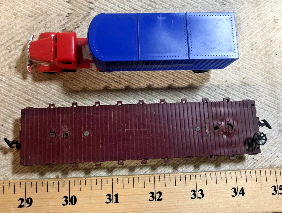 Vintage Marx HO Erie 60280 flat car with Tractor Trailer Load - Rare (C) - Image 4 of 4