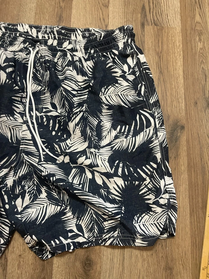 Old Navy Shorts, Men's Size XXL, Black White, Leaves, Hawaiian, Swim Trunks - Image 4 of 4