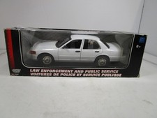 MOTORMAX 1/18 WHITE SLICKTOP 2001 FORD CROWN VIC POLICE *DISCONTINUED* ISSUES