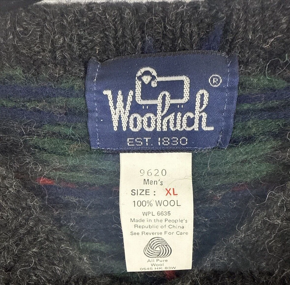 WOOLRICH men's XL Green 100% Crew Sweater VTG Dragon Shield Emblem Medieval - Image 2 of 4