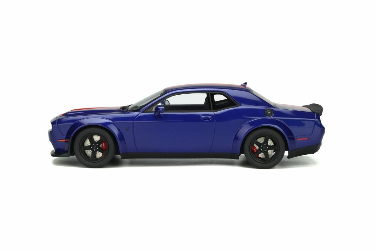 Dodge Challenger ミニカー 青と赤のストライプ 1/18 DODGE CHALLENGER SUPER STOCK INDIGO BLUE RED STRIPES 2021 GT