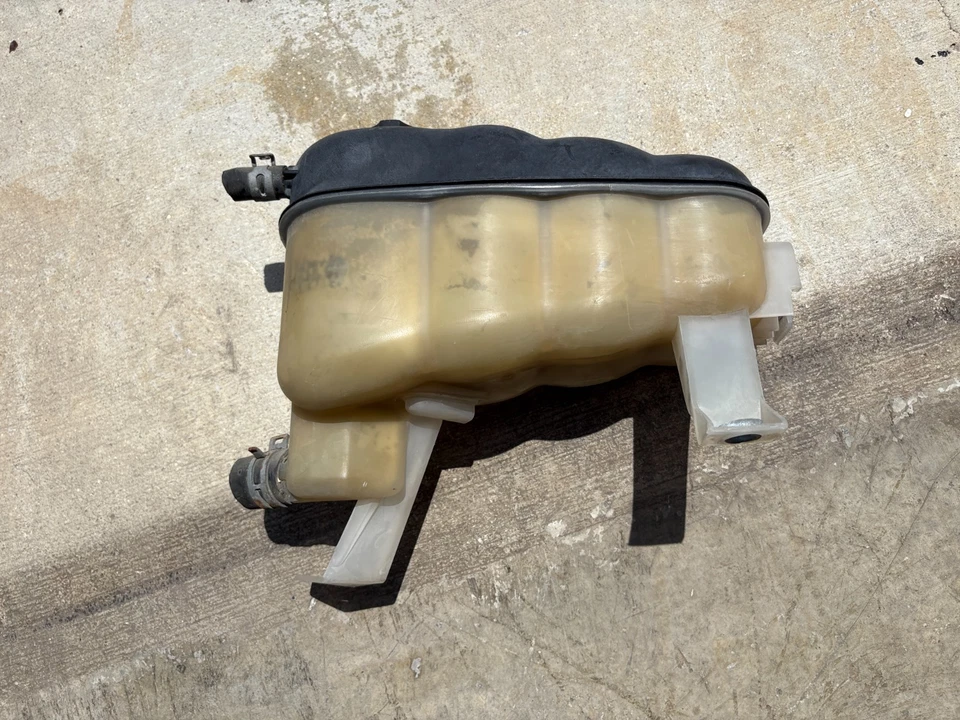2007-2013 Chevrolet Silverado Avalanche Tahoe Suburban Radiator Surge Tank, OEM - Image 2 of 4