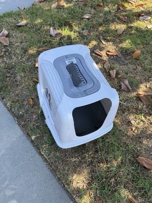 Moderna Cat House / Carrier   Enclosed Litter Box or Small Pet Shelter