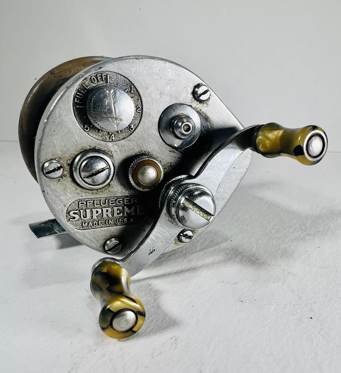 Vintage Baitcast Reel Pflueger Supreme (Storage 1)