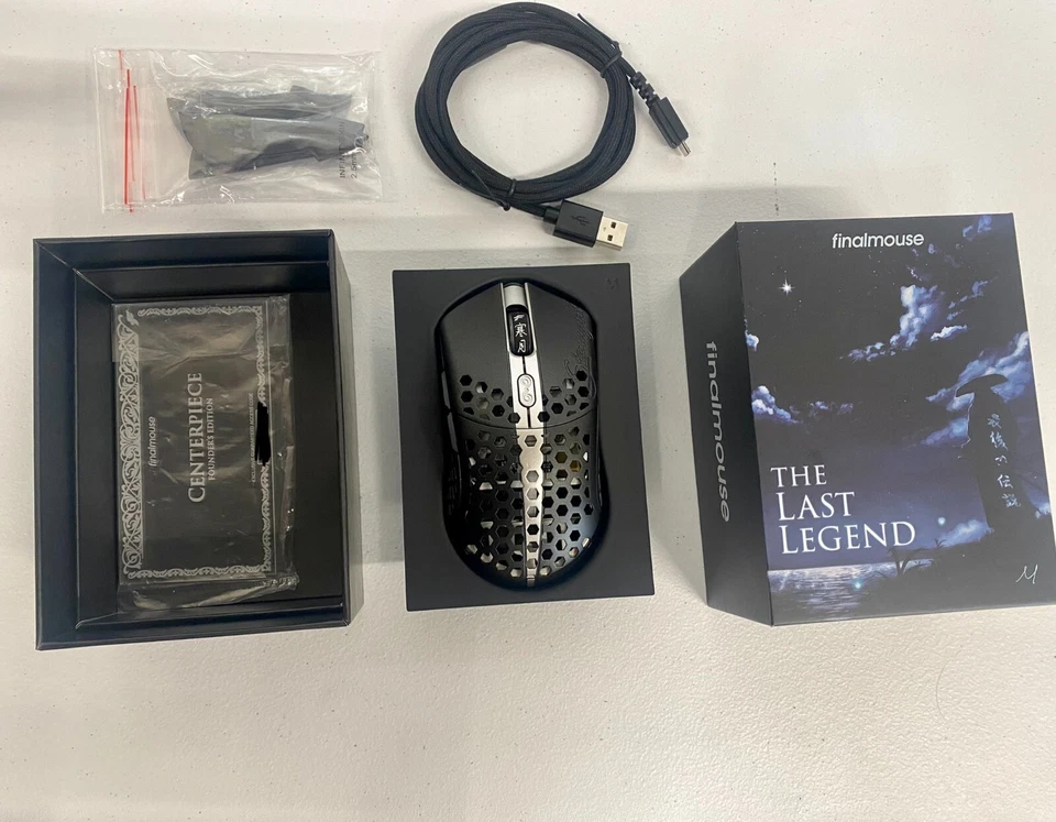 Finalmouse The Last Legend Gaming Mouse with Center Piece CODE - Small  - Image 3 of 3