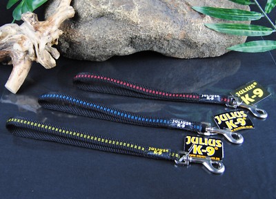 Julius-K9 Kurzführer, 19mm x 30cm mit Schlaufe, ROTE Streifen Hundesport IGP