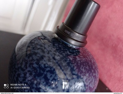 LAMPE ANCIENNE DIFFUSEUR DE PARFUM en CERAMIQUE FLEURS BLEUES signée SM D BERGER