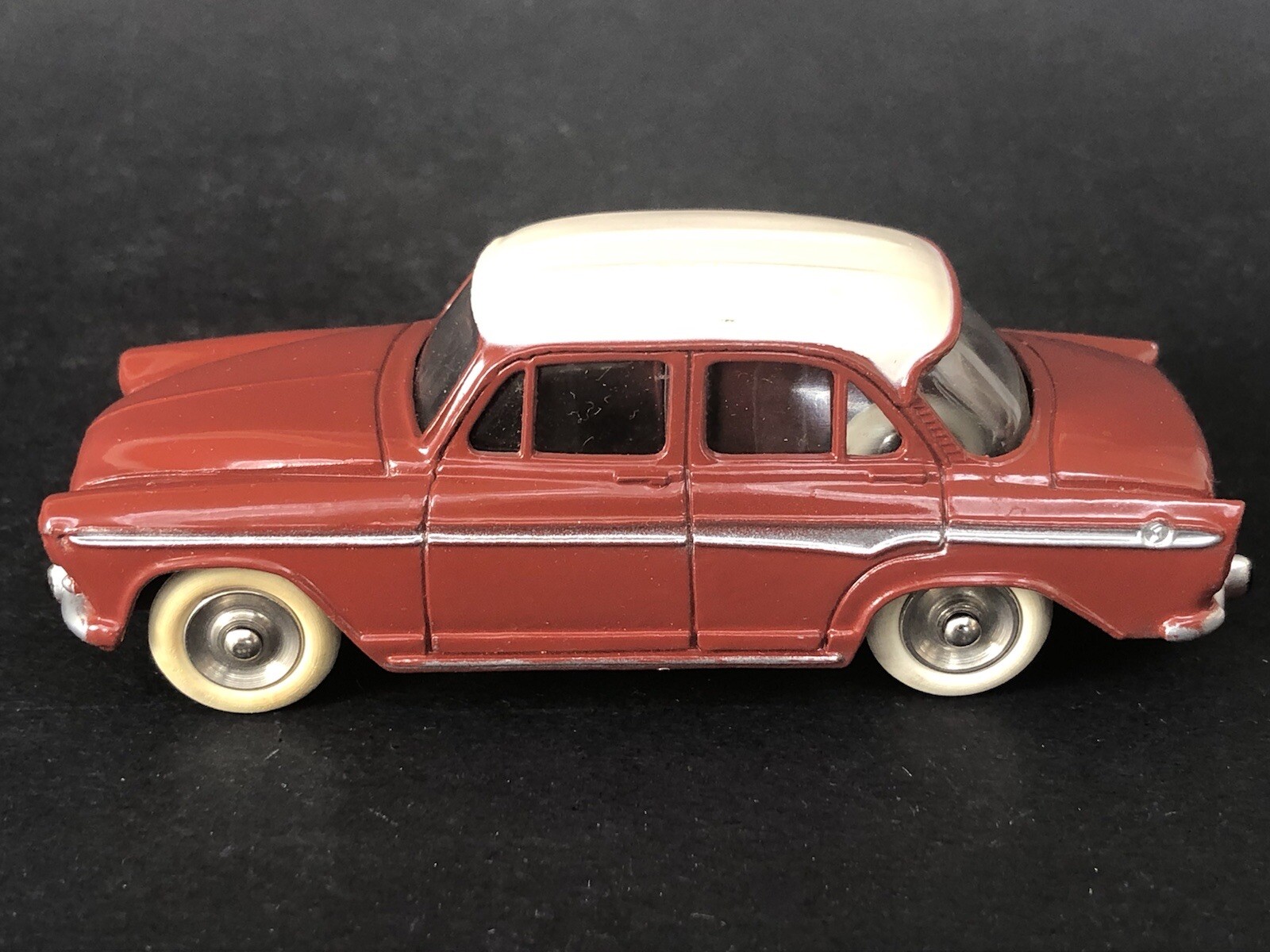 Dinky Toys - 1:43 - simca aronde p 60 N° 544 de la série