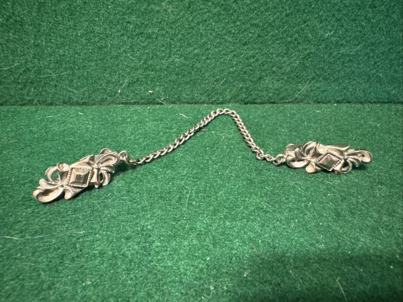 Vintage 1940s-50s Silver Tone Art Deco Sweater Clip
