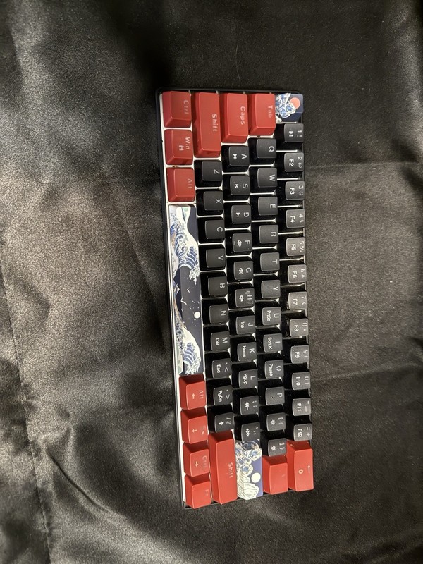 Compact QWERTY English Keyboard Black/Red Keycaps Wave Spacebar
