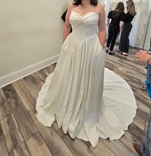 Ivory Sweetheart Sleeveless A-Line Wedding Dress with Train, Button Back Size 14