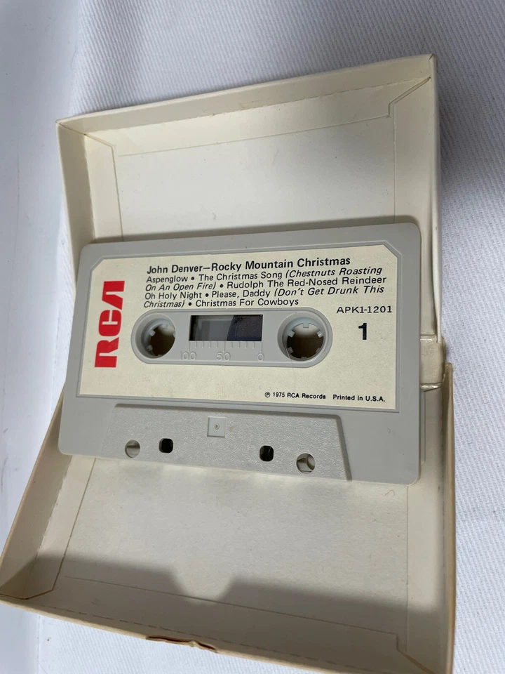 John Denver Rocky Mountain Christmas Cassette Tape 1975 RCA Cardboard Box Case Foto 2 de 3