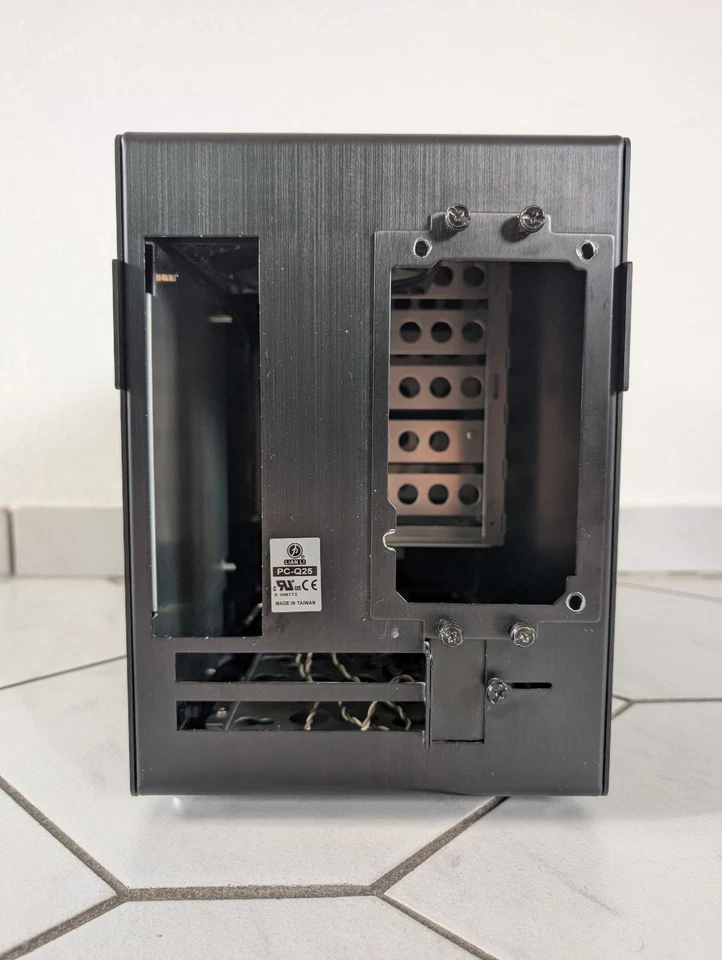 LIAN LI PC-Q25 Mini-ITX PC NAS Gehäuse inkl. Zubehör, perfekt als Homeserver - Bild 2 von 4