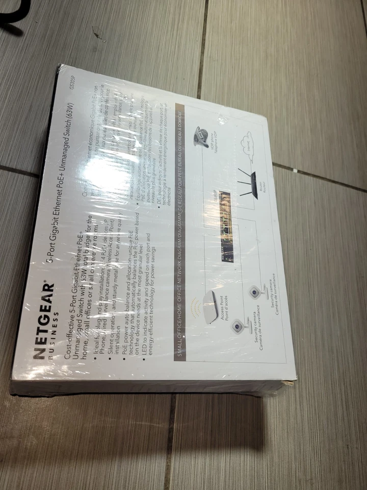 Netgear GS305P v3 5-Port Unmanaged PoE+ Gigabit Switch -new - Image 2 of 3
