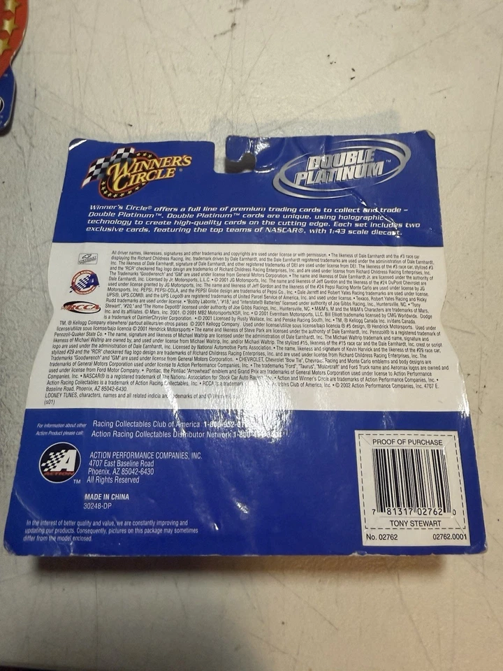 2001 Winners Circle Double Platinum #20 Tony Stewart 1:43 Car & Card - Image 2 of 2