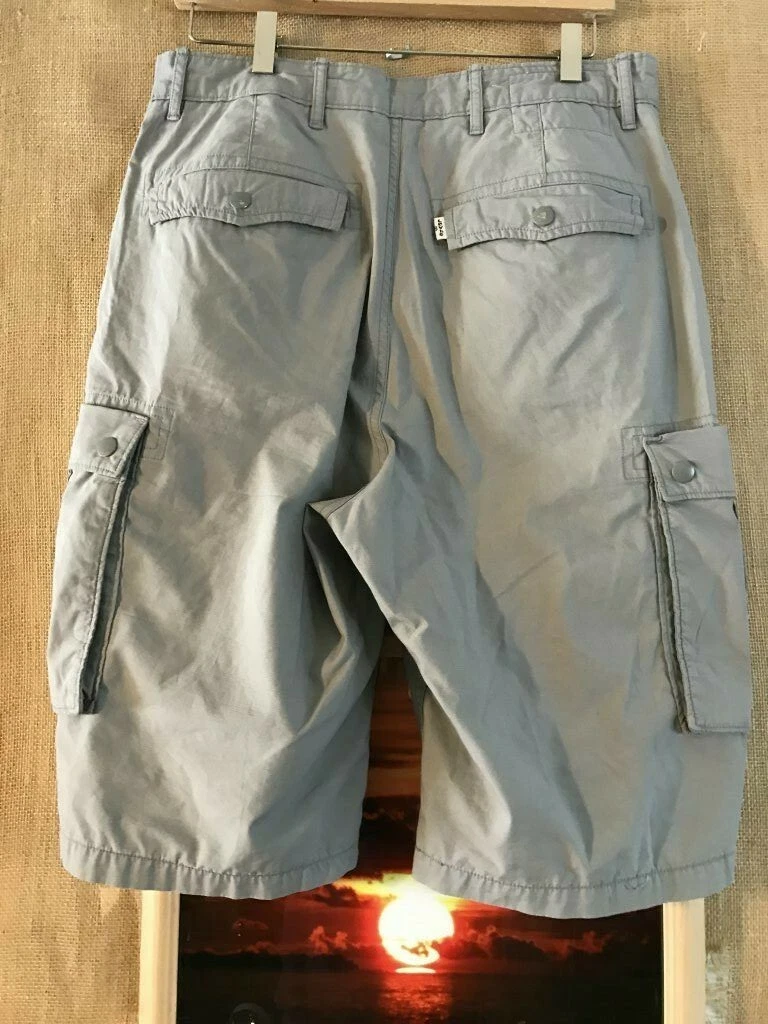 Levi’s men’s gray solid flat front cargo short size 31 metal snap pocket buttons