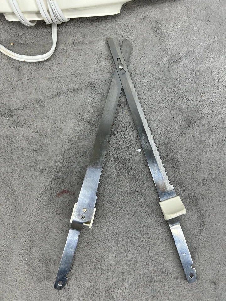 Cuchillo de tallar eléctrico Toastmaster cuchillas de corte de acero inoxidable blanco modelo 6110 Foto 2 de 4