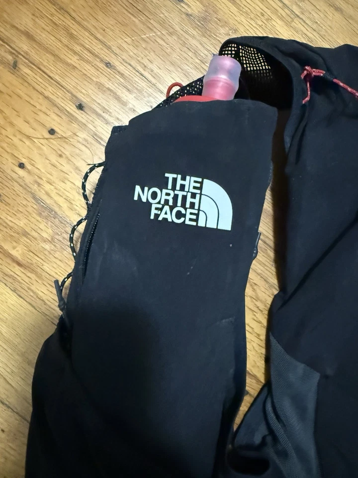 Жилет для бега/пеших прогулок NorthFace Summit 10 л, черный, унисекс, отличное состояние товара - Изображение 4 из 4