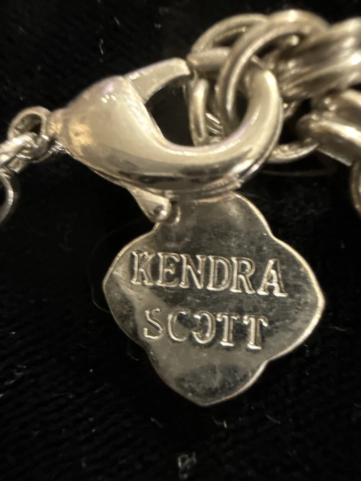 Collar Kendra Scott Gabriella en Howlita Blanca Foto 2 de 2