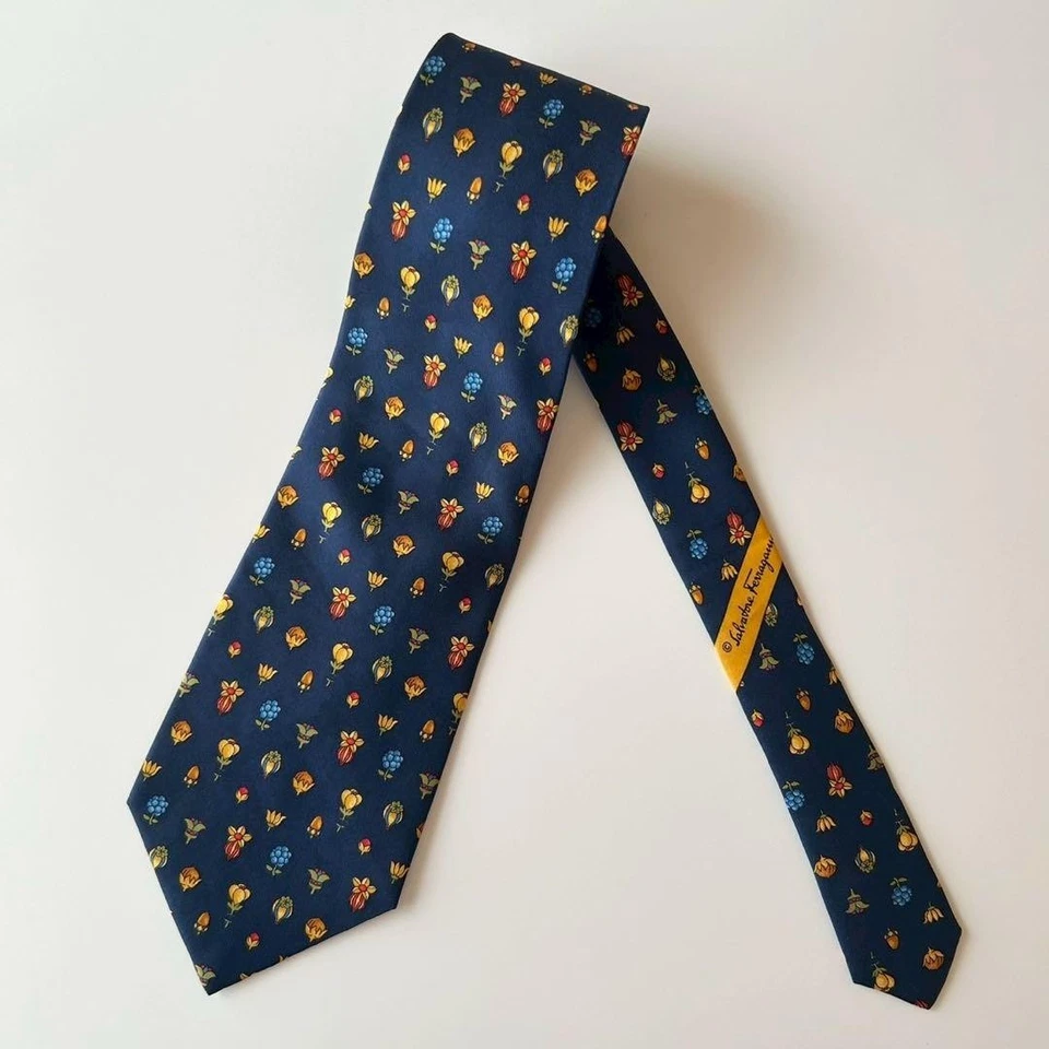 Salvatore Ferragamo Corbata por todas partes patrón Flores 2 auténtico... - Imagen 3 de 4