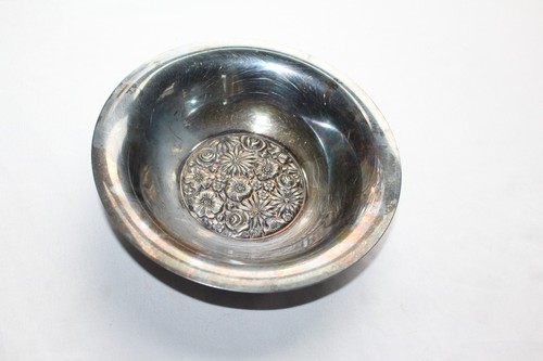 Vintage Handtuch EP Silber Teller Floral Schmuckschale mit erhabenem Wildblumen-Design - Bild 3 von 13