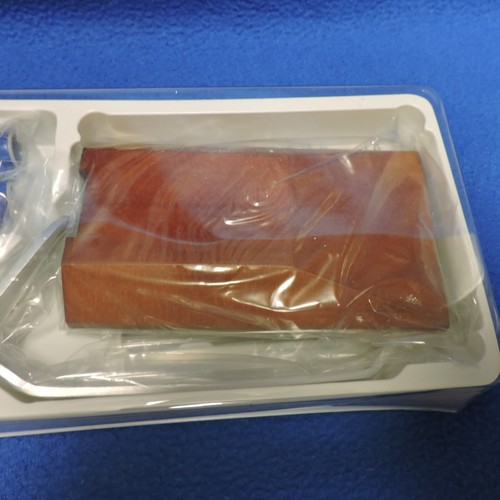 Skymarks SKR423-1 Bombardier CRJ-900 NextGen House Desk Top 1/100 Model Airplane - Picture 9 of 13