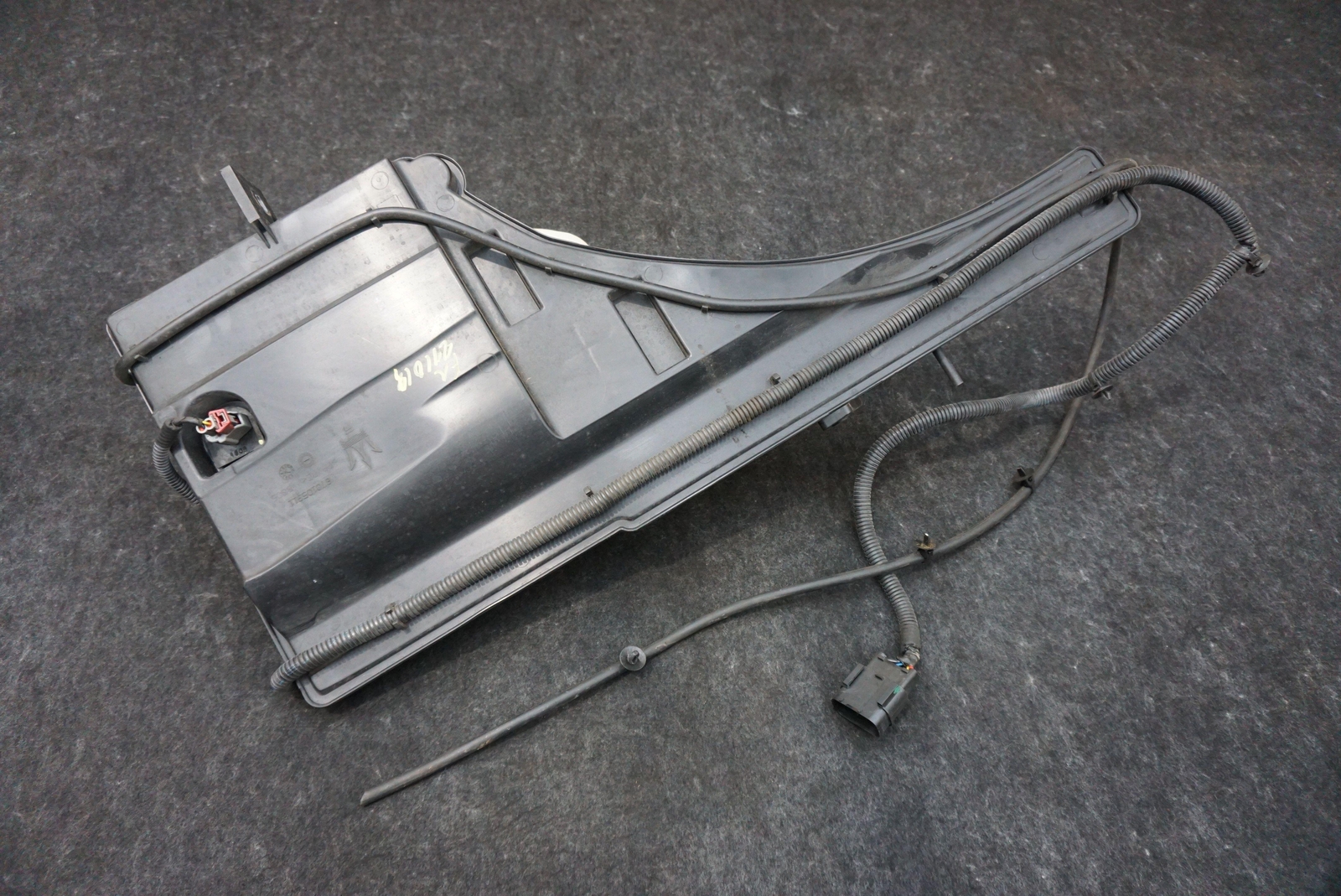 Windshield Washer Reservoir Tank OEM 670105311 Maserati Ghibli M157 2014-17+
