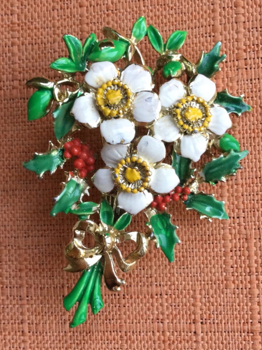 Vintage Exquisite Brooch 1950s Birthday Series Christmas Rose