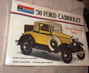 Factory-Sealed-30-1930-Ford-Cabriolet-1-24-Scale-Model-Kit-Car-Rare