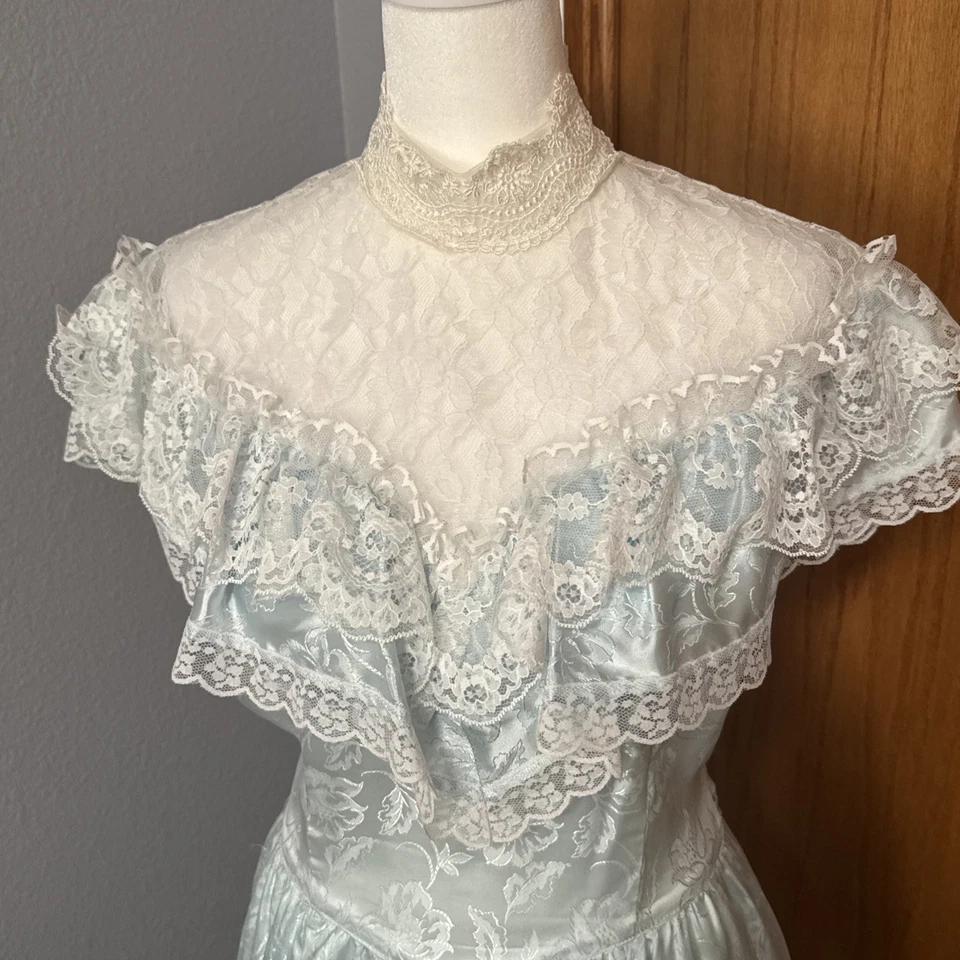 Gunne Sax/Jessica McClintock Blue Floral Vintage 1980s Dress, Victorian Lace - Image 2 of 4