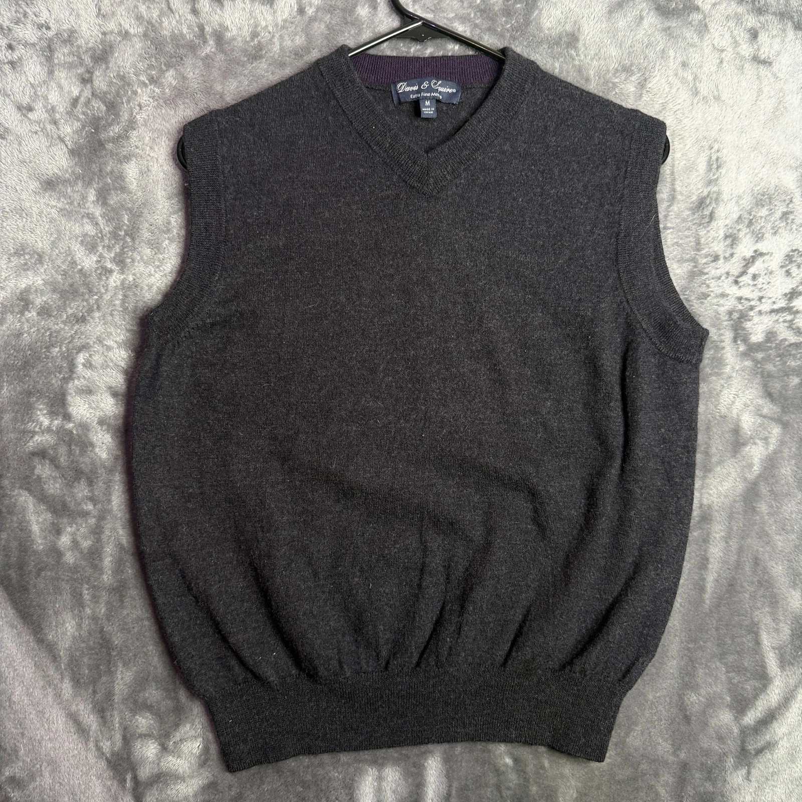 Davis & Squires Extra Fine Merino Wool V-Neck Sweater Dark Gray Medium