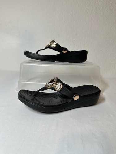 Crocs Sanrah Diamante Embellished Wedge Flip Flop Womens Size 6 Black Gold - Picture 8 of 9