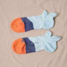 4 PAIRS Size M Feetures Ankle Socks Thick Cushion Low Cut