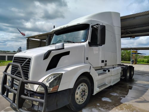 VOLVO ~ VNL 640T - 630 / D13 ~ Automatic 12-spd Mid Cab Sleeper ~ ROAD READY
