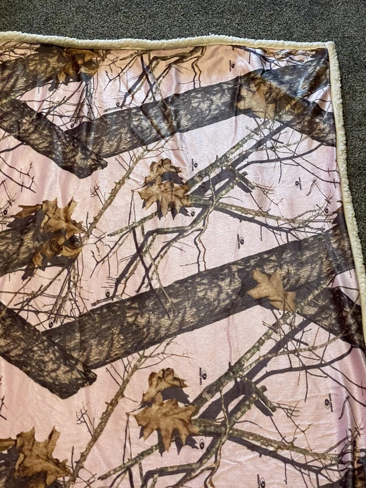 "Manta Mossy Oak Sherpa rosa camuflaje 60""x47""" Foto 2 de 4
