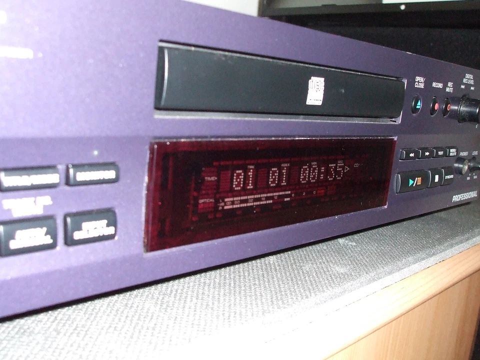 HHB CDR-830 BurnIT PRO Master CD Recorder - Excellent Condition - with Rack Ears - Image 4 of 4