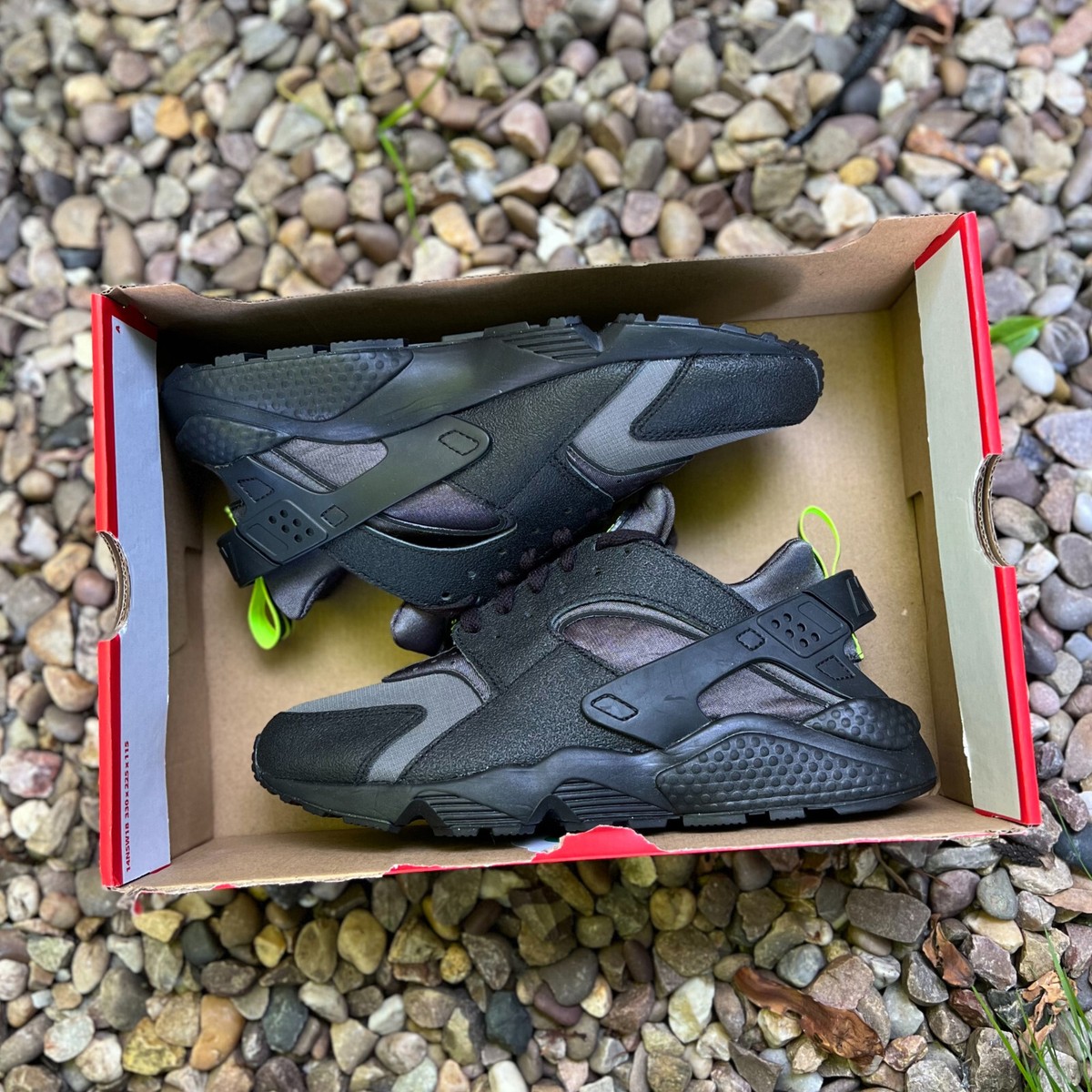 nike air huarache iron grey volt black