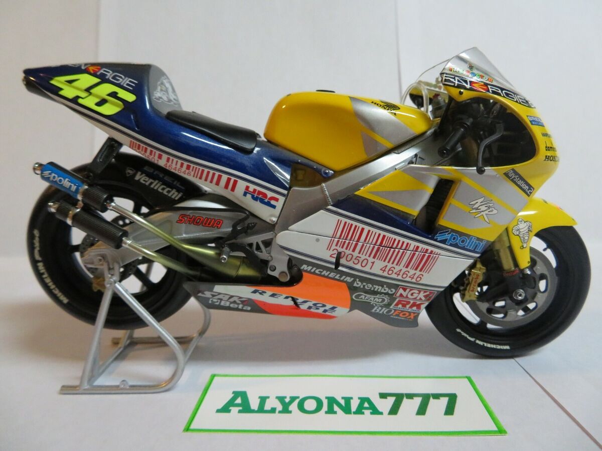 MINICHAMPS 1/12 HONDA NSR 500 #46 Valentino Rossi 2001 Moto MINICHAMPS 1/12 HONDA NSR 500 #46 Valentino Rossi 2001 Moto