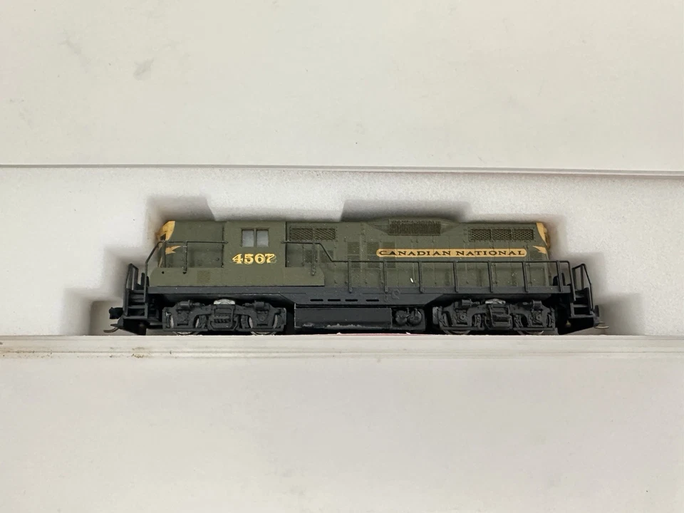 Atlas N Scale GP-9 Canadian National Loco #4332 - Image 3 of 4