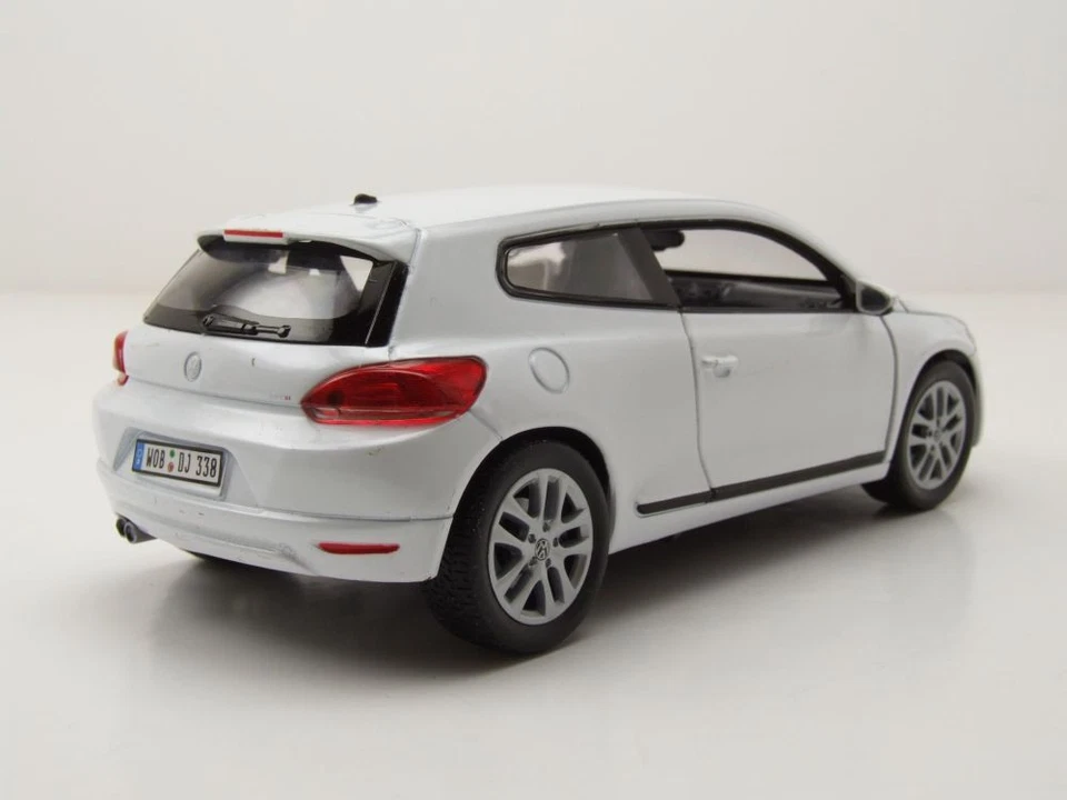 VW Scirocco 3 2009 Bianco Modellino 1:24 Welly - Immagine 2 di 4
