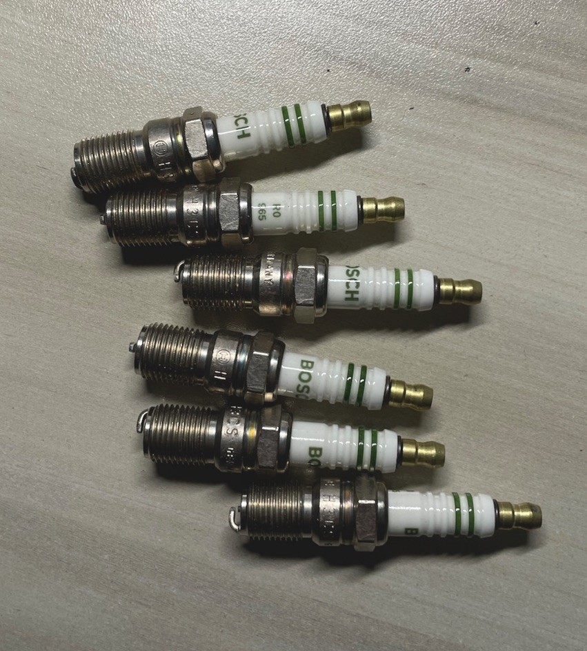 Bosch H3CS Spark Plugs , LOT OF 6