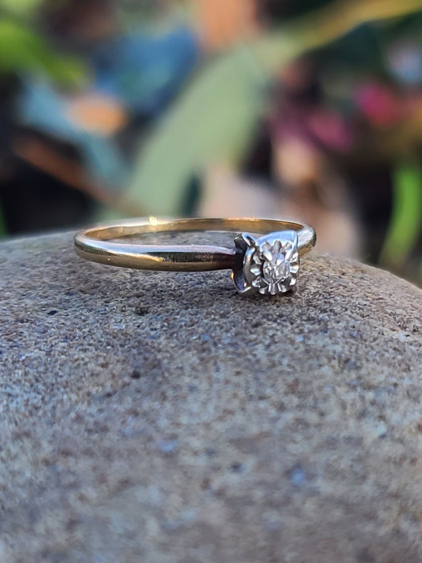 10k Solid Yellow Gold Diamond Solitaire Ring 7.5s… - image 9