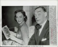 1958 Press Photo Actress Paulette Goddard & Author Erich Maria Remarque in Milan