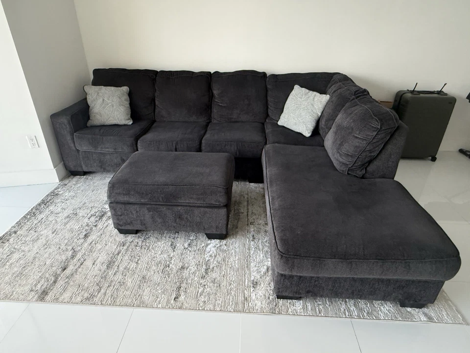 Sofá seccional en forma de L Foto 2 de 3